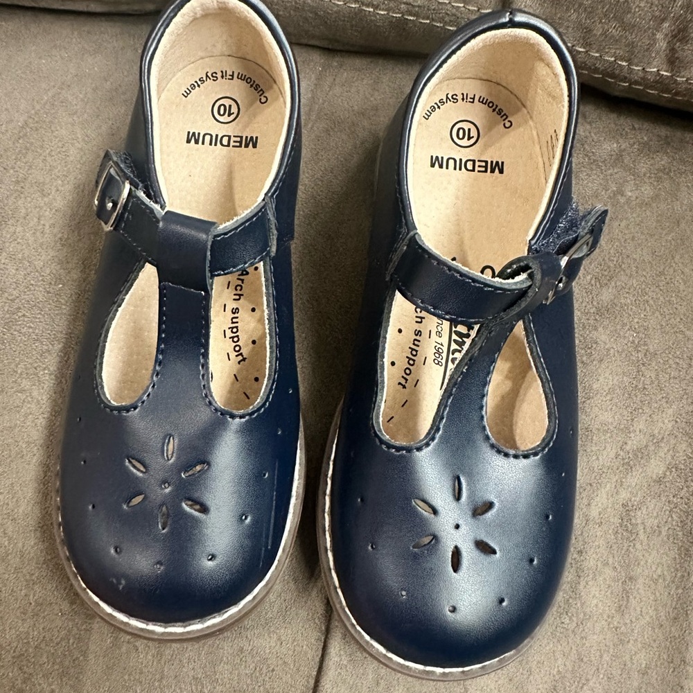 FootMates Navy T-Strap Dress Shoes Mary Jane’s